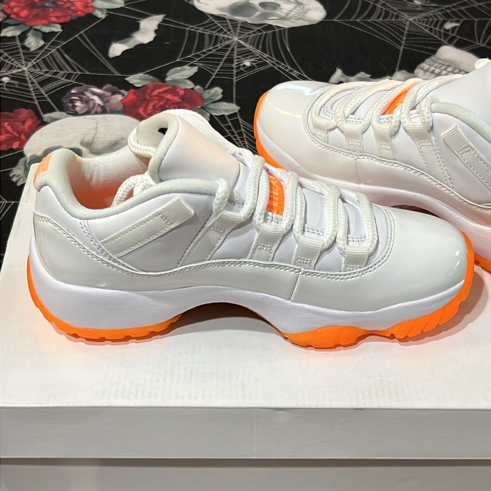 DS 2021 NIKE AIR JORDAN 11 XI RETRO LOW WHITE/BRIGHT CITRUS WOMENS SZ 5 3.5Y NWT - Picture 6 of 12